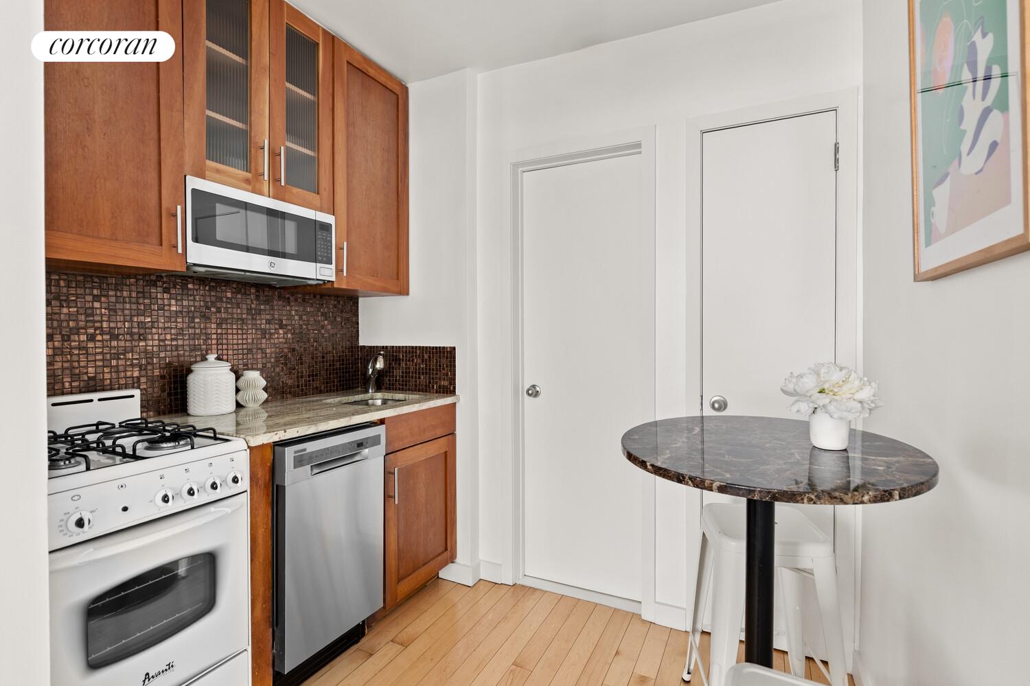 20 Jane Street, Unit 2D Manhattan, NY 10014 - Photo 4 of 6