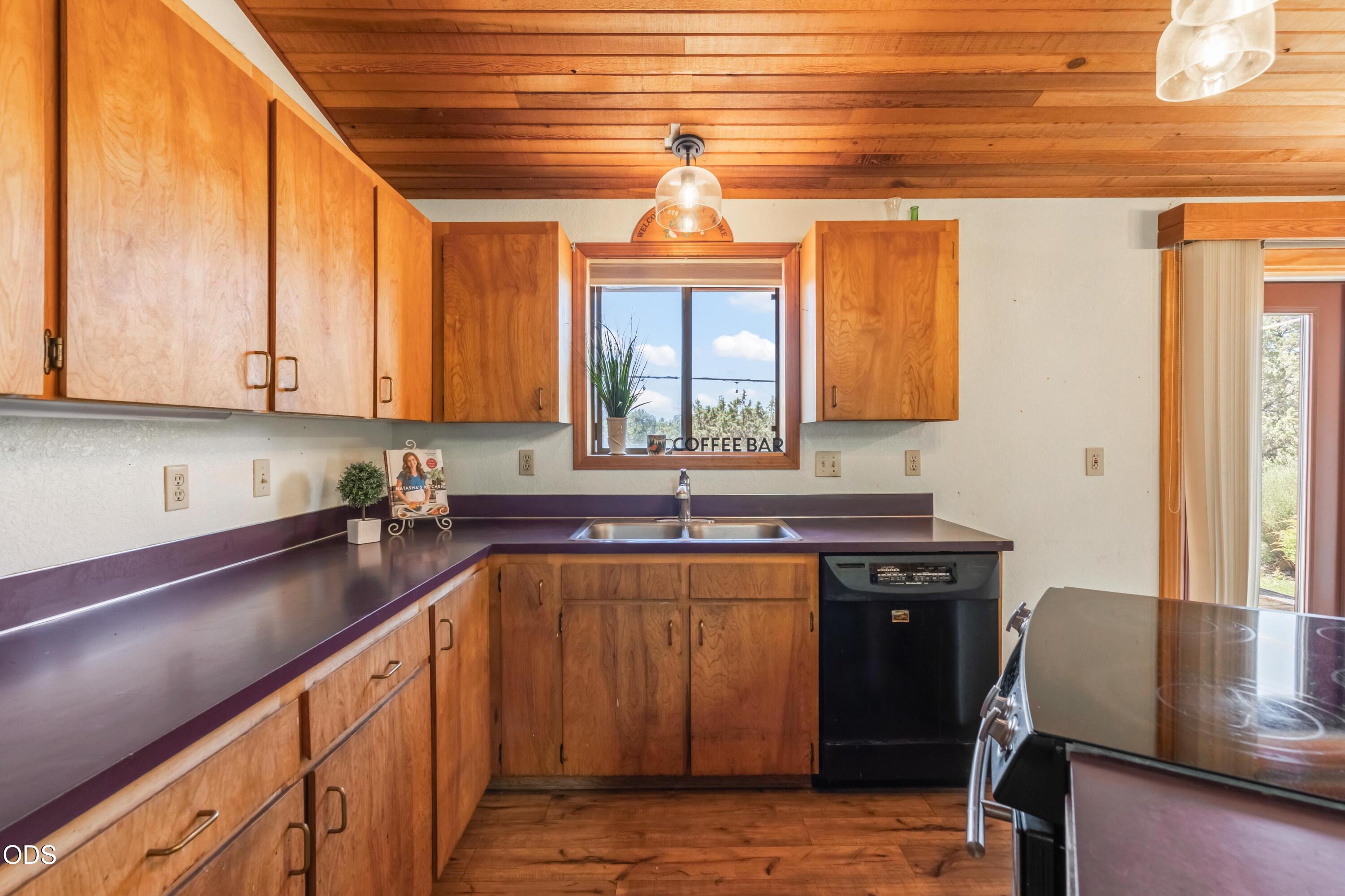 64543 McGrath Road Bend, OR 97701 - Photo 10 of 24