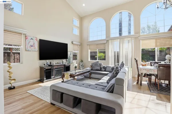 $1,325,000 | 9740 Linnet Court, Gilroy, CA 95020