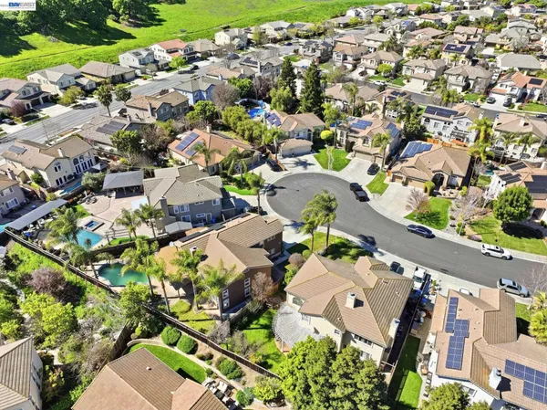 $1,325,000 | 9740 Linnet Court, Gilroy, CA 95020