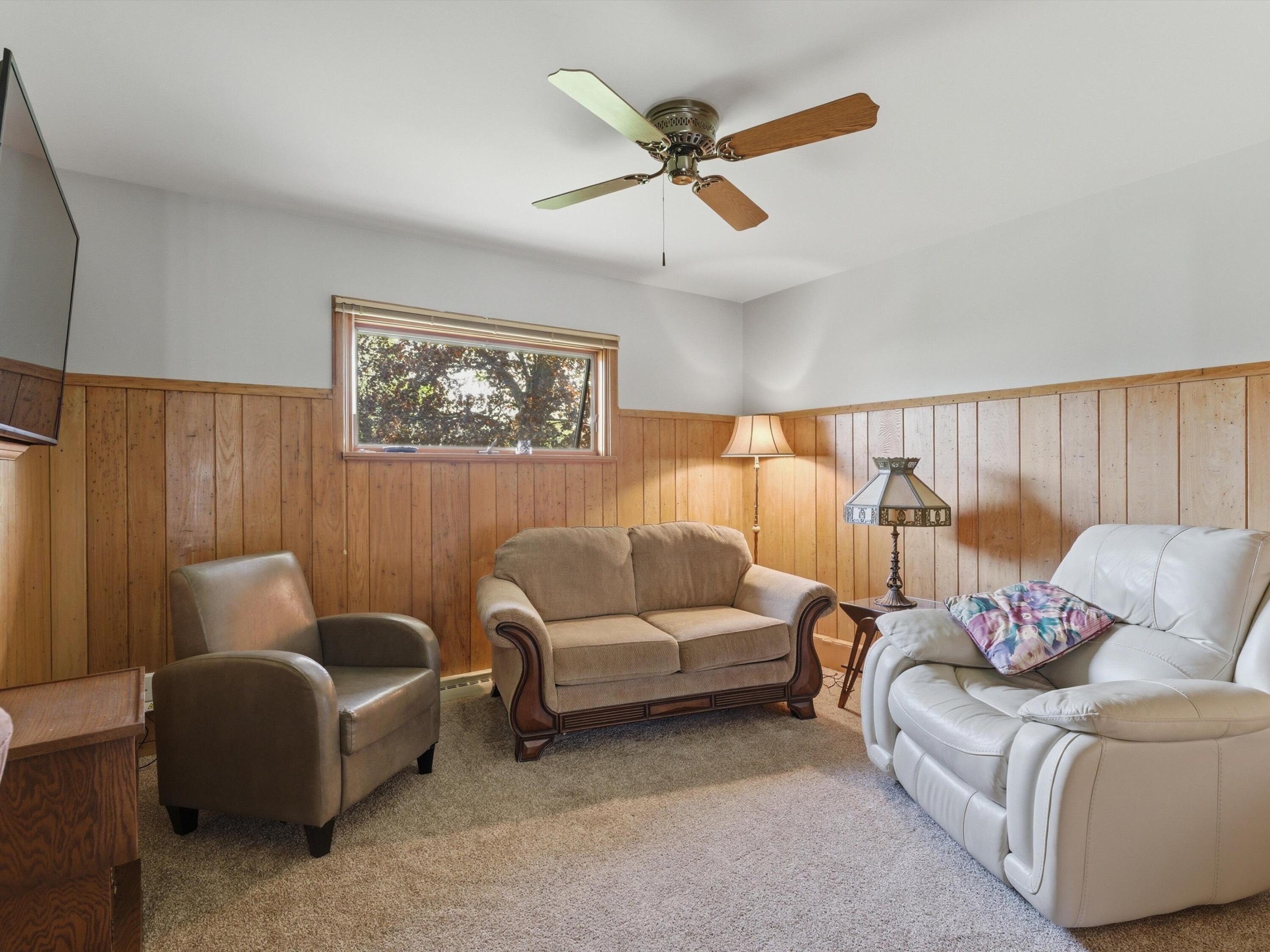2211 Markham Street Manitowoc, WI 54220 - Photo 13 of 29 19-019_3079661_02101