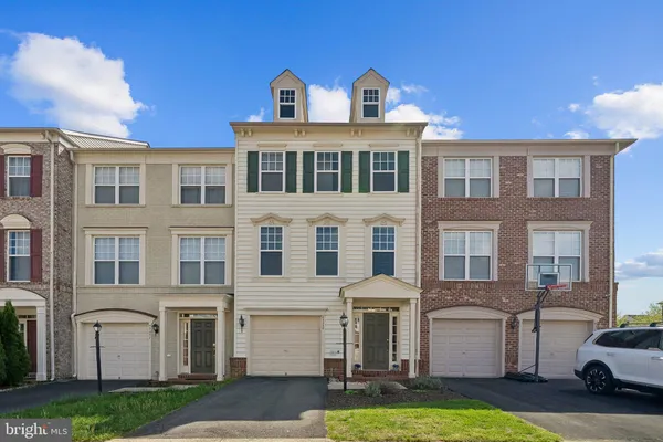 $659,900 | 43255 Sunderleigh Square, Broadlands, VA 20148