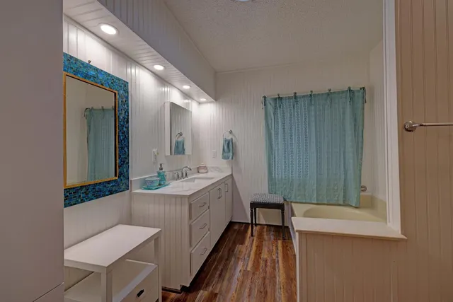 a view of entryway with wooden floor