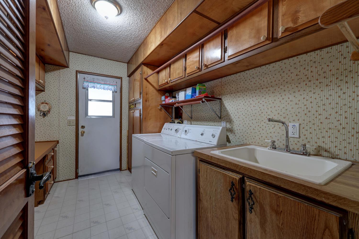 3765 Grass Valley Highway, Unit 263 Auburn, CA 95602 - Photo 29 of 38 a utility room with dryer and washer