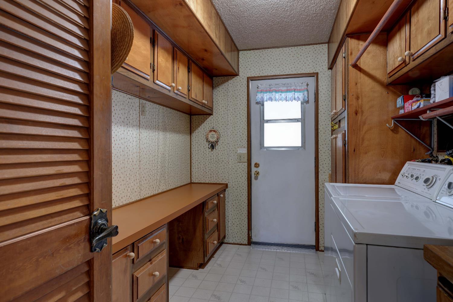 3765 Grass Valley Highway, Unit 263 Auburn, CA 95602 - Photo 30 of 38 a view of an entryway with a cabinet