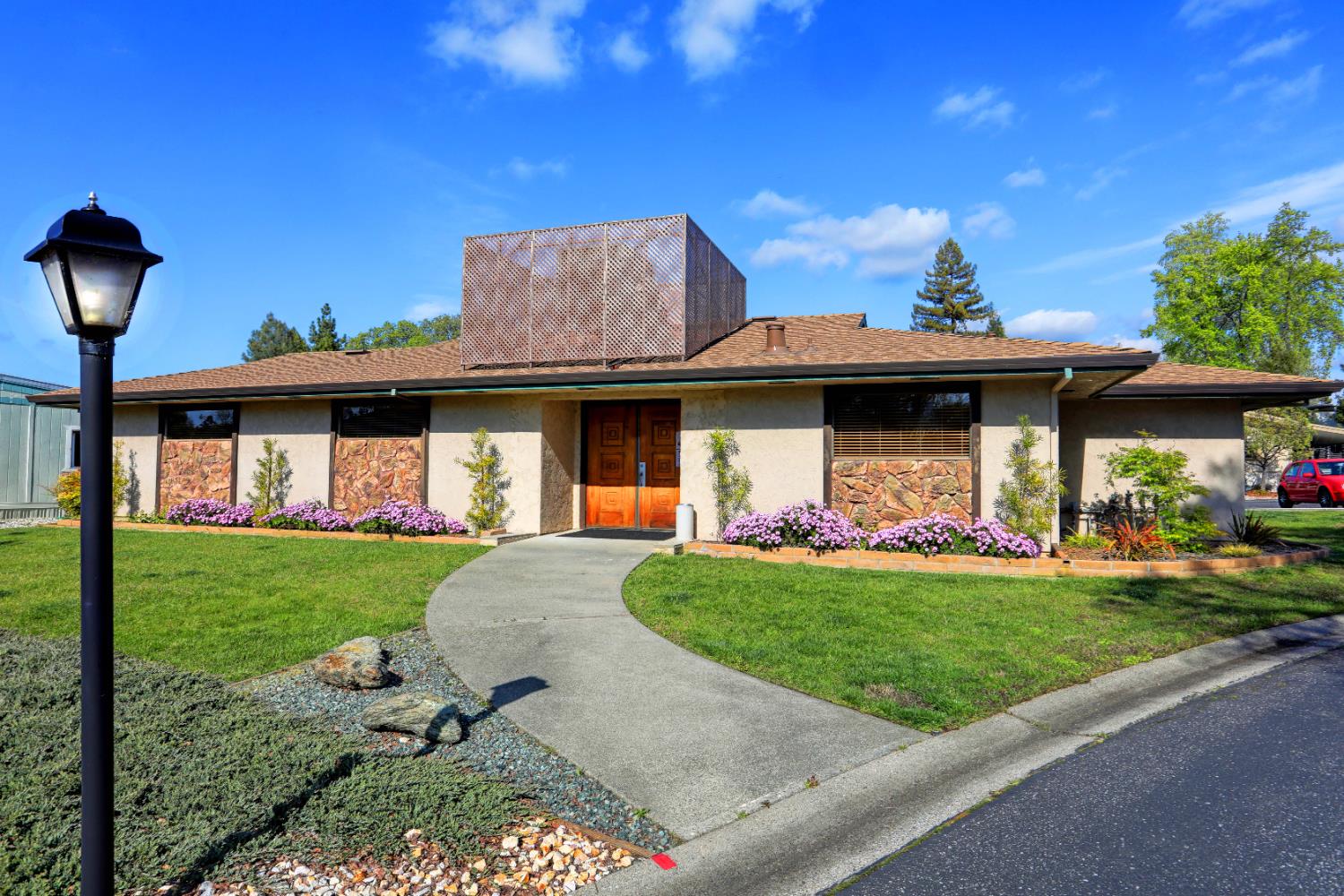 3765 Grass Valley Highway, Unit 263 Auburn, CA 95602 - Photo 36 of 38 a front view of a house with garden