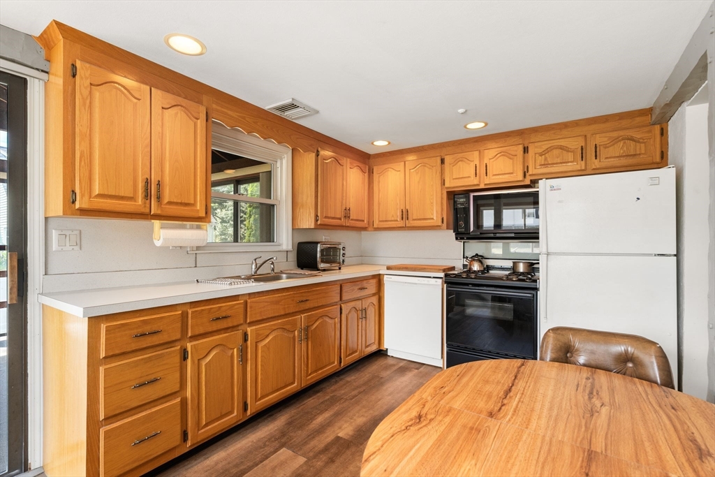 33 Julian Road Randolph, MA 02368 - Photo 3 of 34 Gallery Image 3