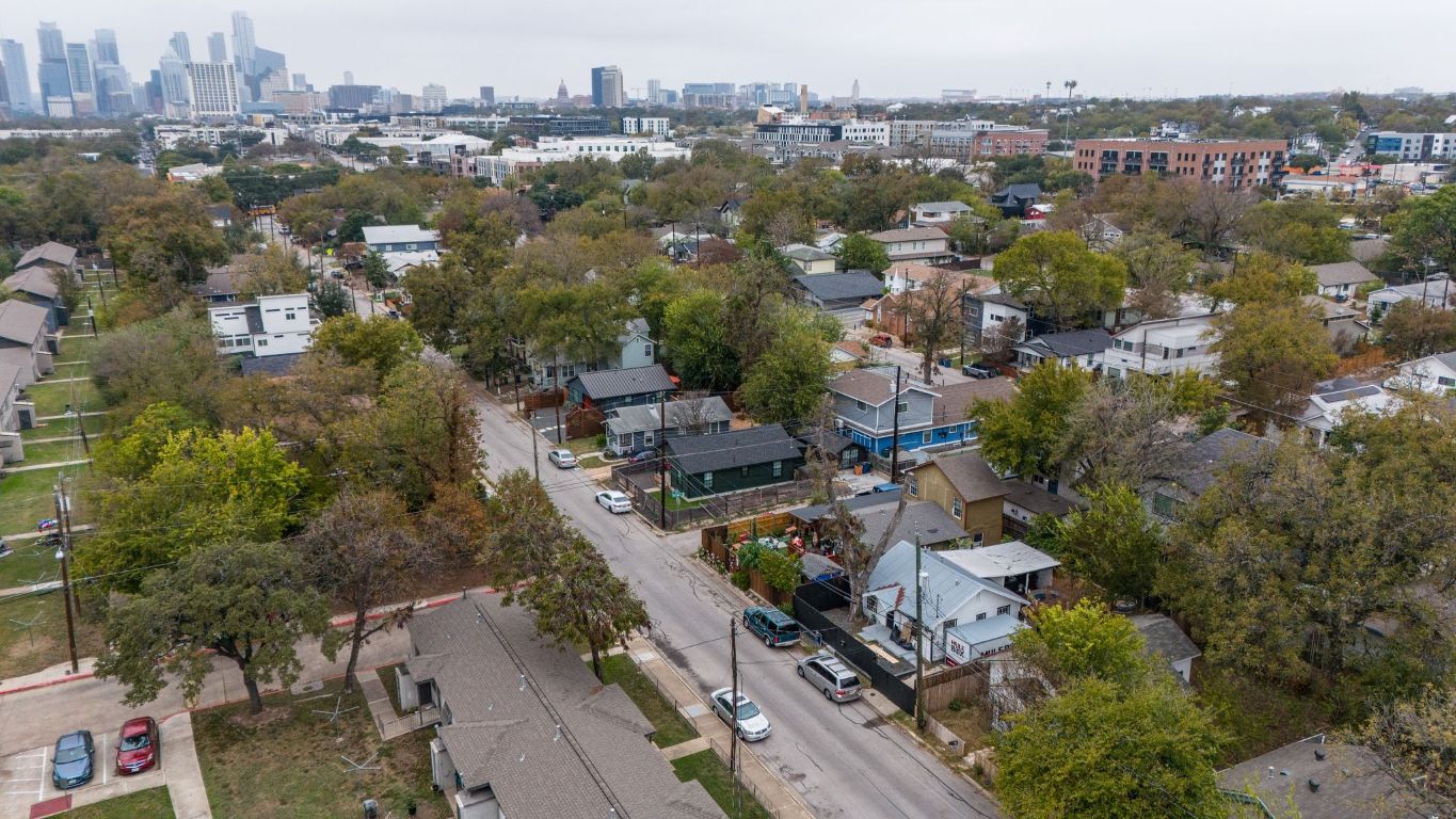 2404 Santa Rita Street Austin, TX 78702 - Photo 27 of 27 Aerial perspective of suburban area featuring skyline