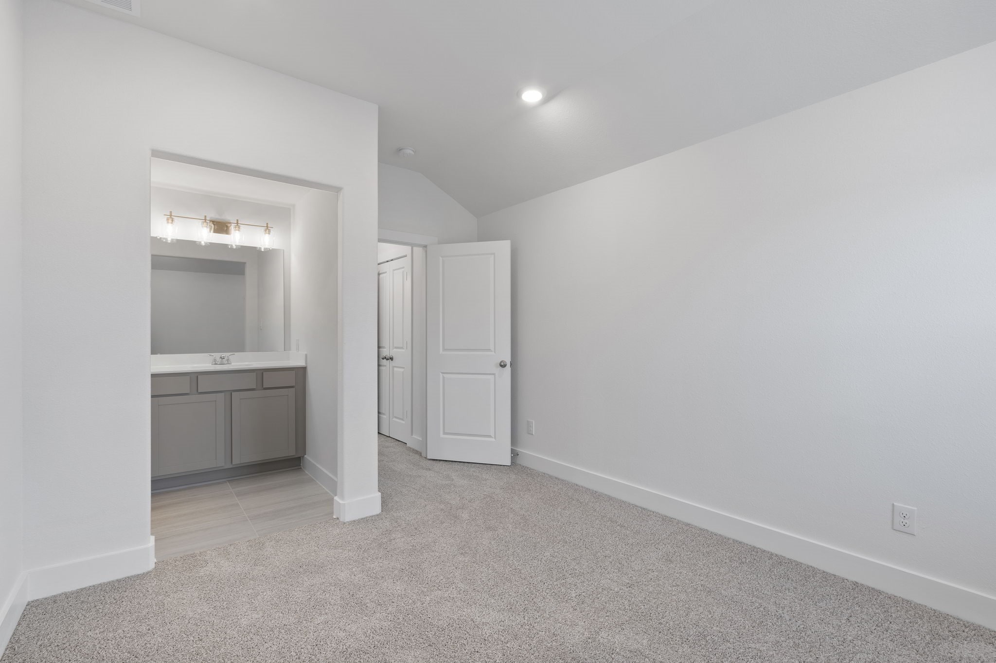 620 Cross Timbers Trace Waller, TX 77484 - Photo 12 of 36 an empty room with a bathroom and a sink
