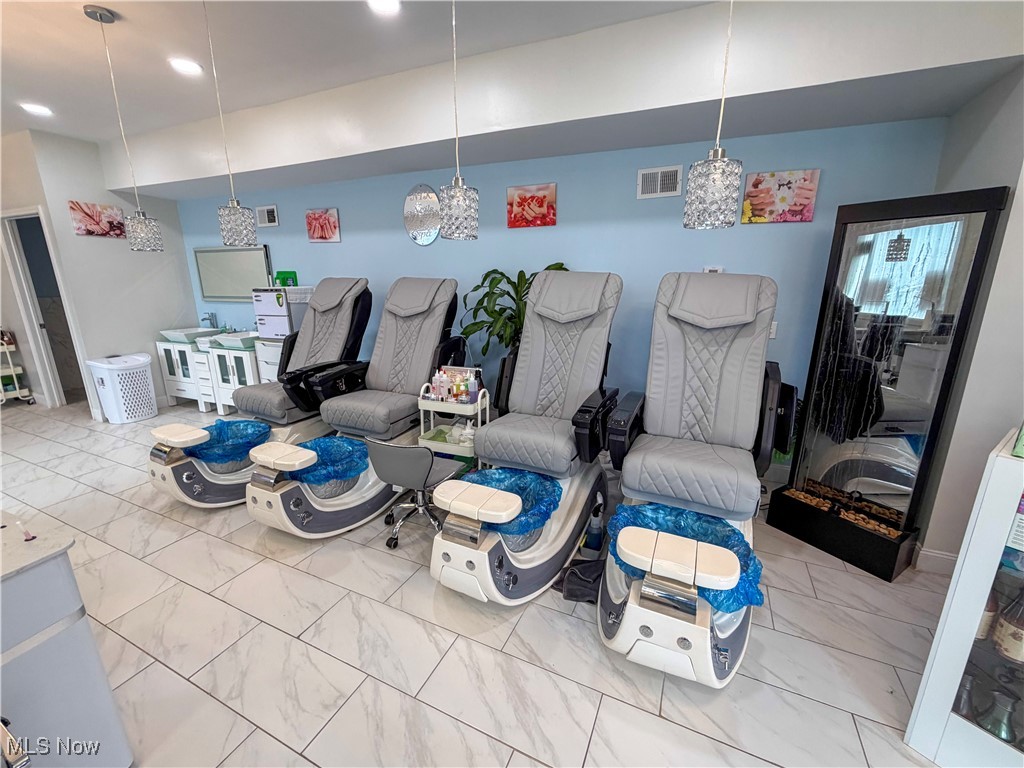 2405 Youngstown Road Southeast Warren, OH 44484 - Photo 32 of 41 salon