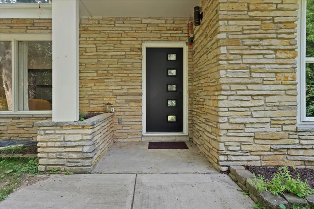 $639,900 | 331 Plat Road, Richfield, WI 53017