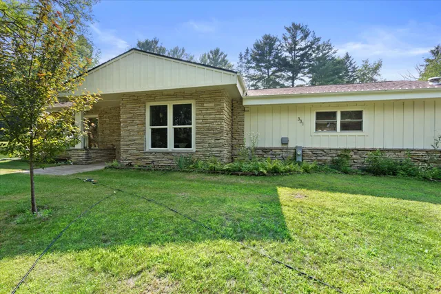 $639,900 | 331 Plat Road, Richfield, WI 53017