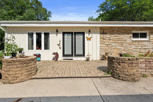 $639,900 | 331 Plat Road, Richfield, WI 53017