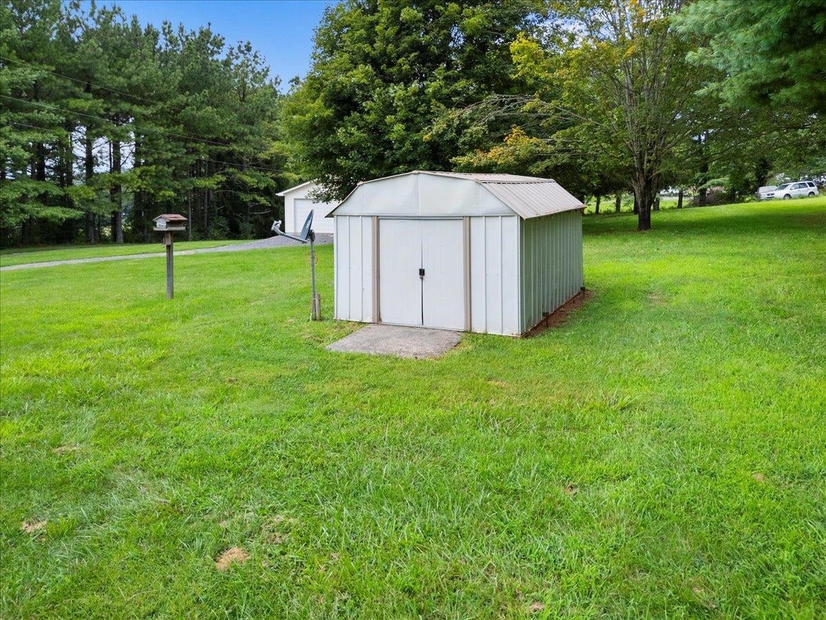 3074 7 Mile Tree Road Christiansburg, VA 24073 - Photo 36 of 57 Gallery Image 36