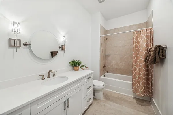 $1,100,000 | 199 Waterpoint Court, Unit 214, Conroe, TX 77356