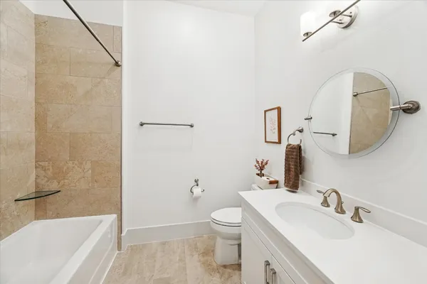 $1,100,000 | 199 Waterpoint Court, Unit 214, Conroe, TX 77356