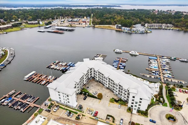 $1,100,000 | 199 Waterpoint Court, Unit 214, Conroe, TX 77356