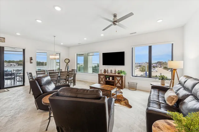 $1,100,000 | 199 Waterpoint Court, Unit 214, Conroe, TX 77304