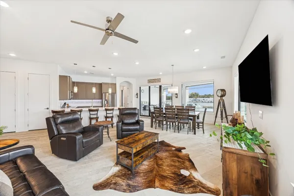 $1,100,000 | 199 Waterpoint Court, Unit 214, Conroe, TX 77356