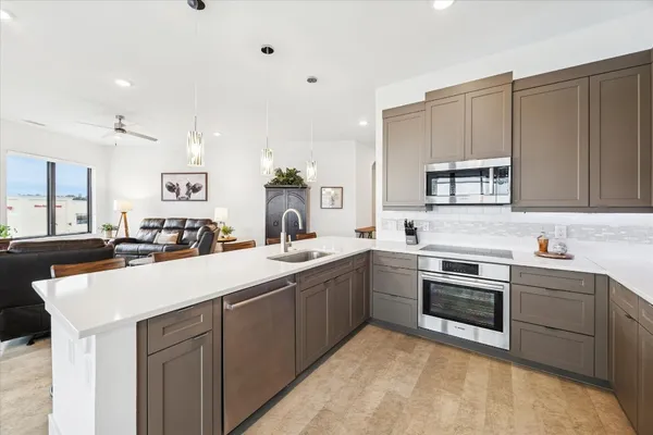 $1,100,000 | 199 Waterpoint Court, Unit 214, Conroe, TX 77356