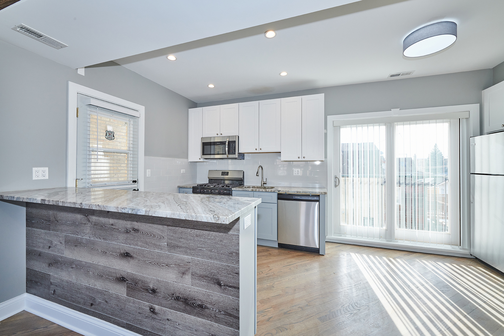 5709 West Seminole Street, Unit 1 Chicago, IL 60646 - Photo 2 of 15