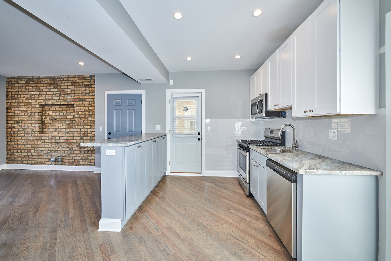 5709 West Seminole Street, Unit 1 Chicago, IL 60646 - Photo 3 of 15