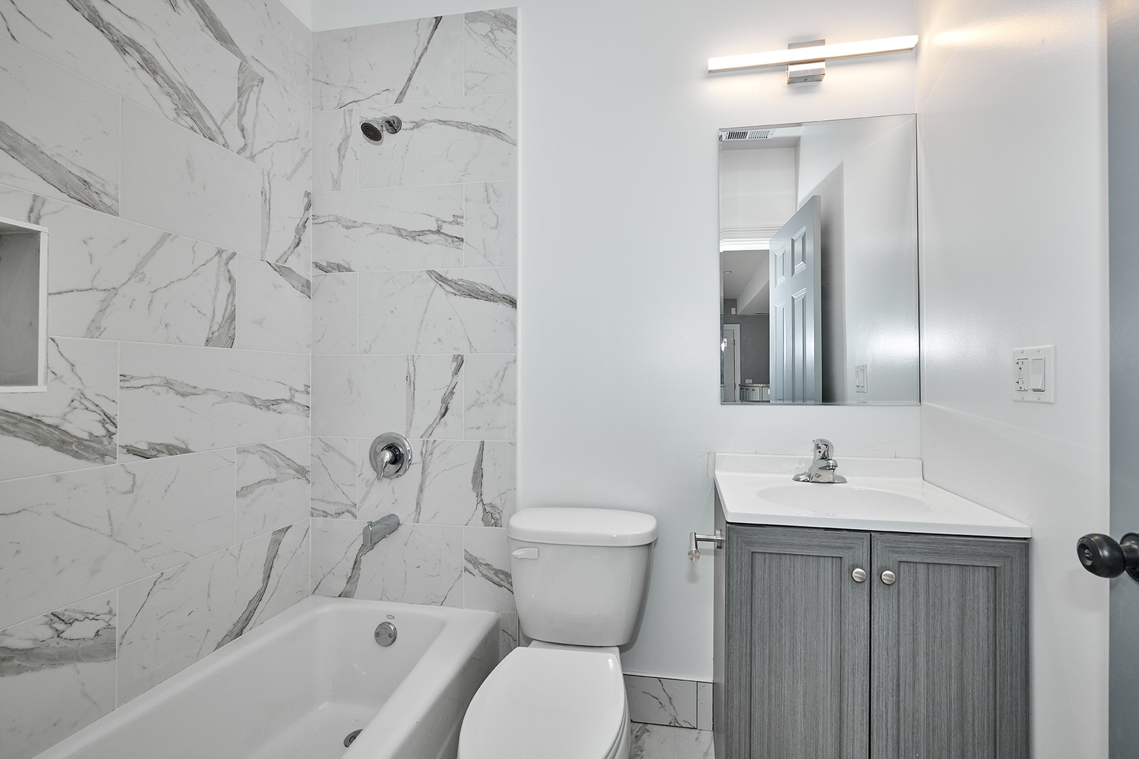 5709 West Seminole Street, Unit 1 Chicago, IL 60646 - Photo 9 of 15