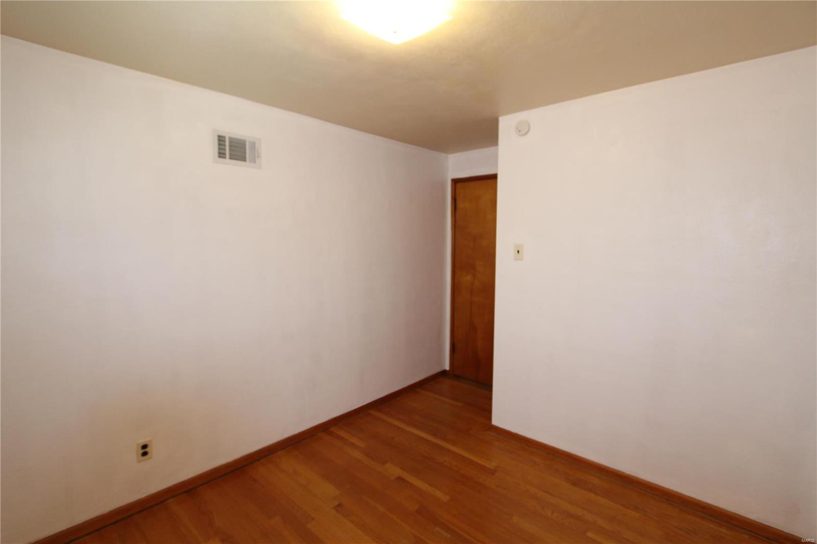 9321 MacKenzie Road St. Louis, MO 63123 - Photo 14 of 22