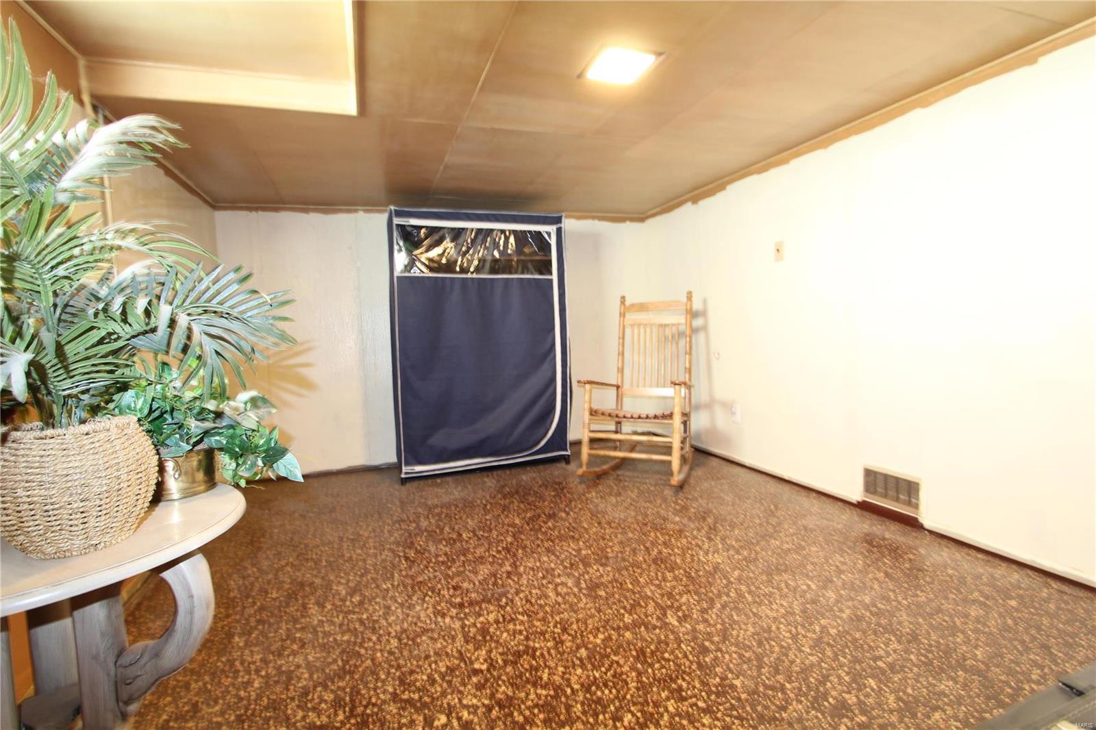 9321 MacKenzie Road St. Louis, MO 63123 - Photo 20 of 22