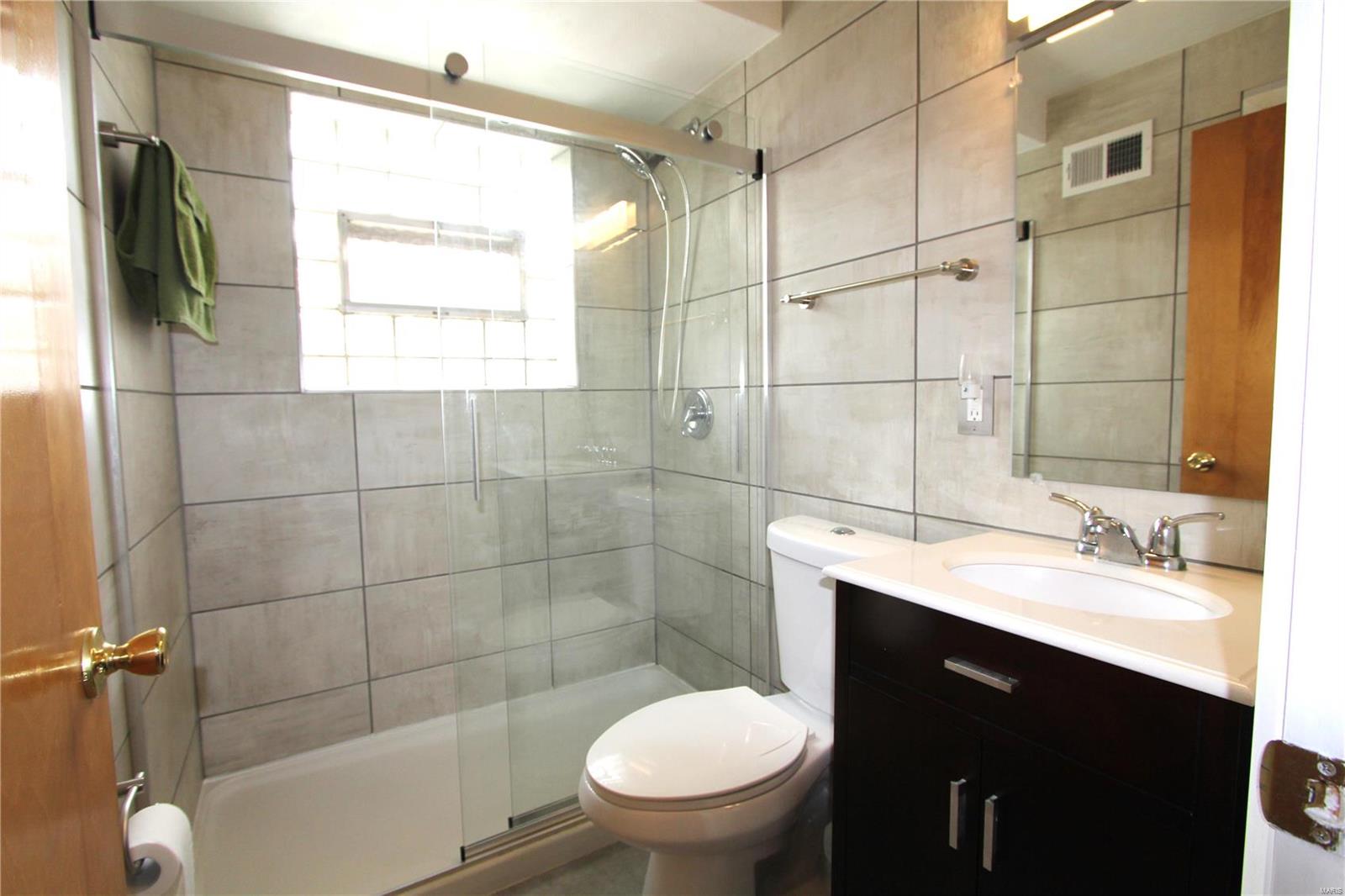 9321 MacKenzie Road St. Louis, MO 63123 - Photo 8 of 22