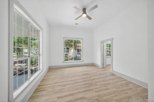 $2,200 | 904 17th Street, Hondo, TX 78861