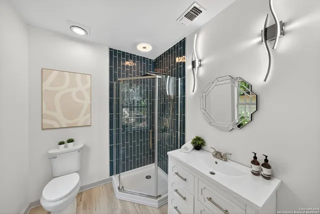 $2,200 | 904 17th Street, Hondo, TX 78861