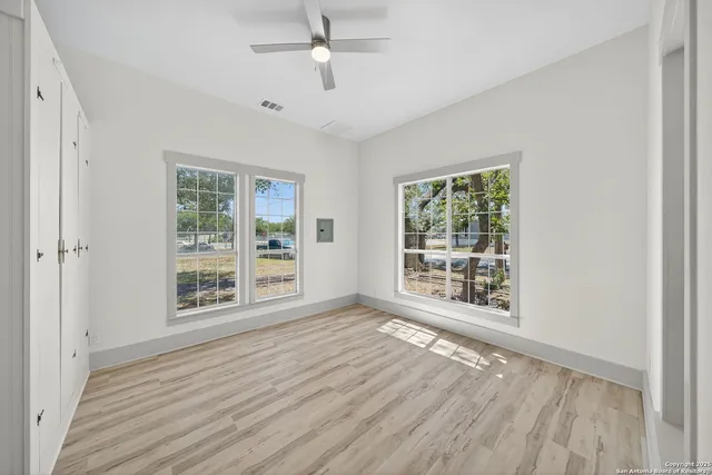 $2,200 | 904 17th Street, Hondo, TX 78861