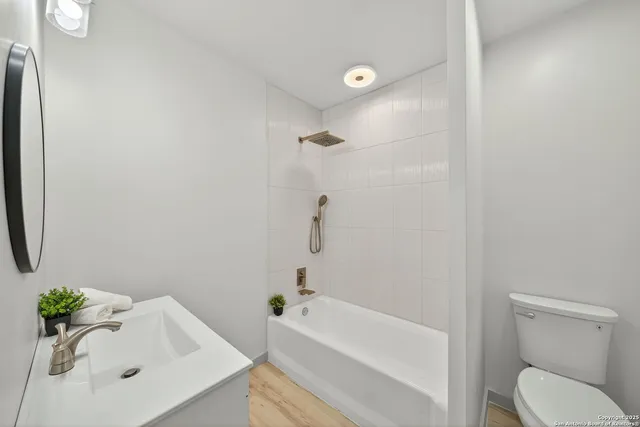 $2,200 | 904 17th Street, Hondo, TX 78861