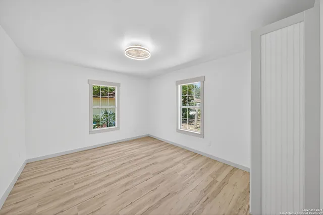 $2,200 | 904 17th Street, Hondo, TX 78861