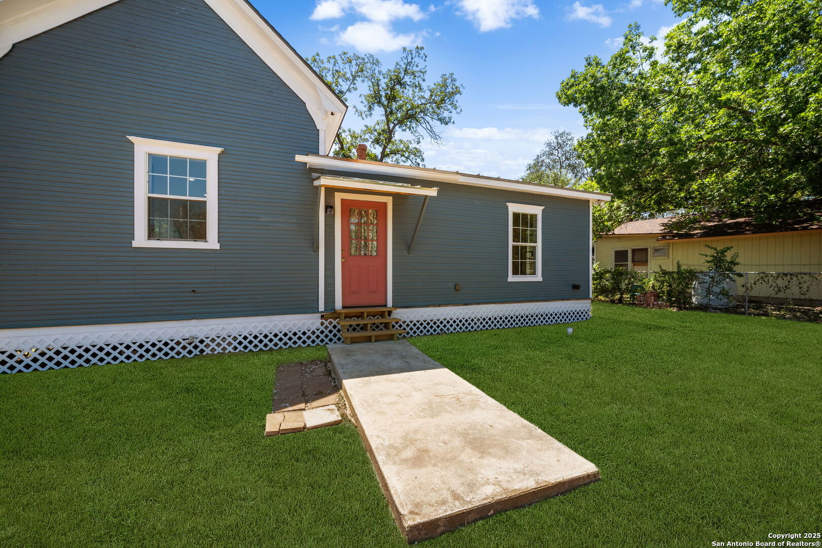 904 17th Street Hondo, TX 78861 - Photo 28 of 31 a front view of a house with a garden