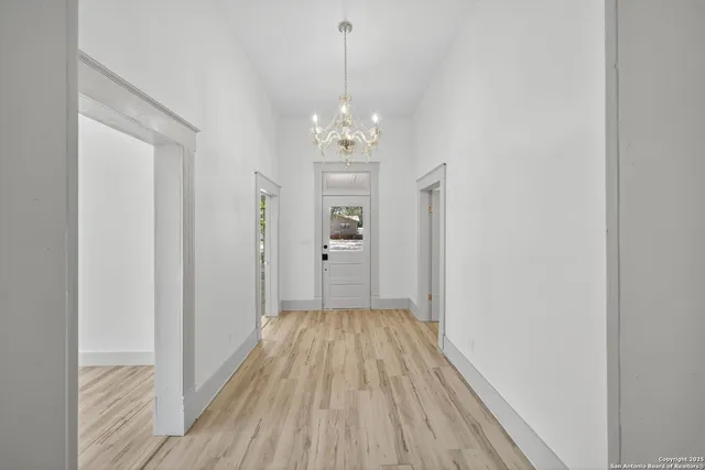 $2,200 | 904 17th Street, Hondo, TX 78861