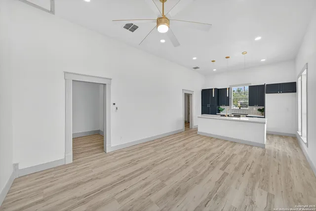 $2,200 | 904 17th Street, Hondo, TX 78861