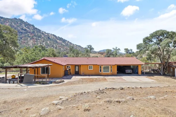 $399,900 | 35548 Hummingbird Lane, Squaw Valley, CA 93675