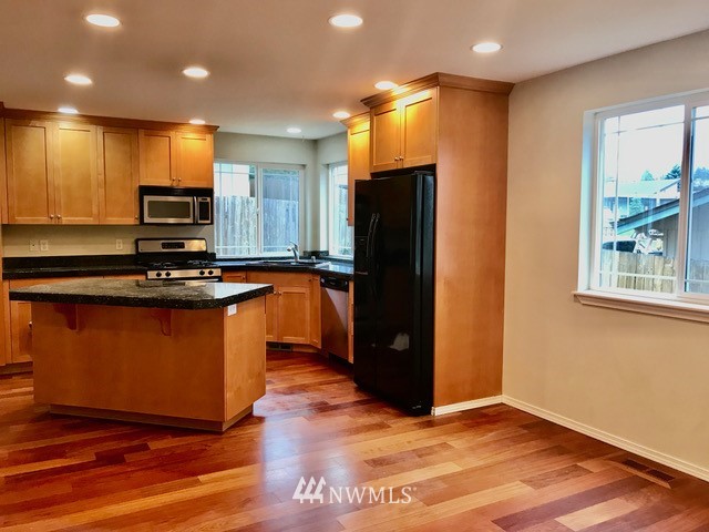 744 Sylvan Way Bremerton, WA 98310 - Photo 8 of 24 Gallery Image 8