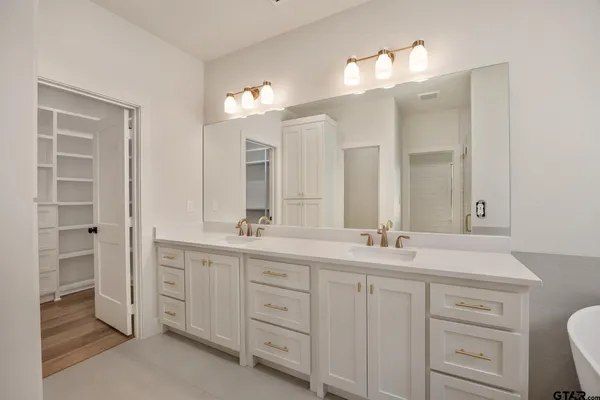 $519,000 | 15083 Sweet Spgs Drive, Tyler, TX 75703