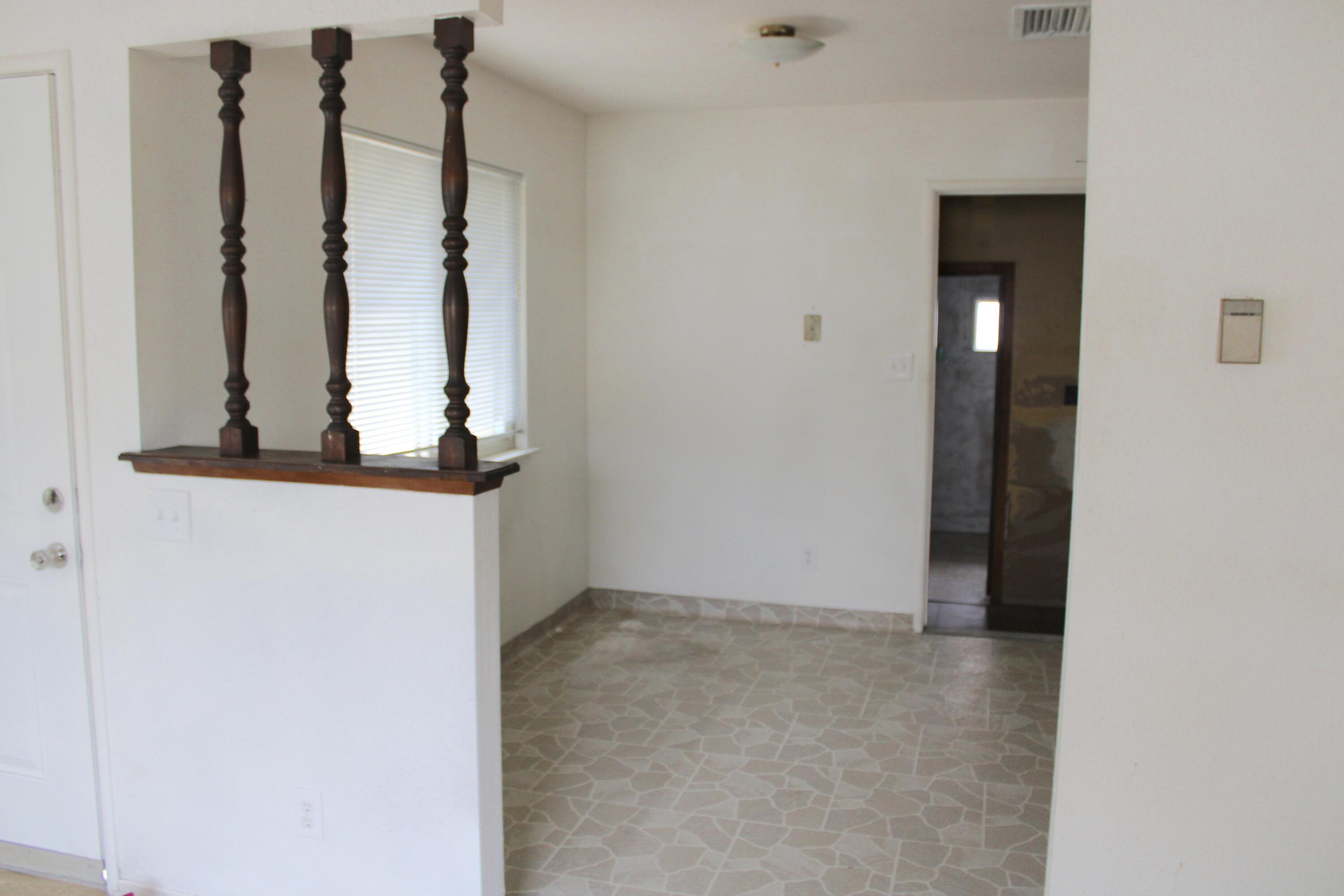 517 South R Street Tulare, CA 93274 - Photo 7 of 21