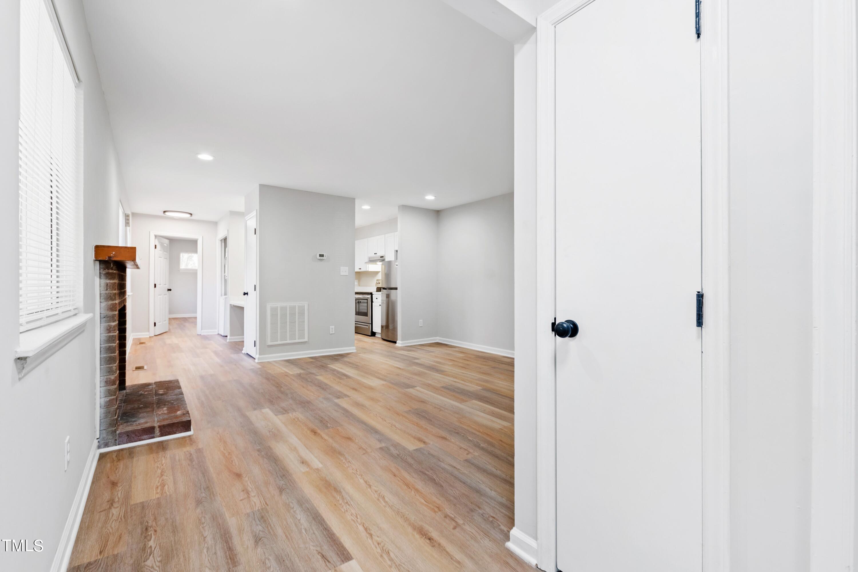 5325 Wayne Street Raleigh, NC 27606 - Photo 3 of 49 Unit A LivingRm 01