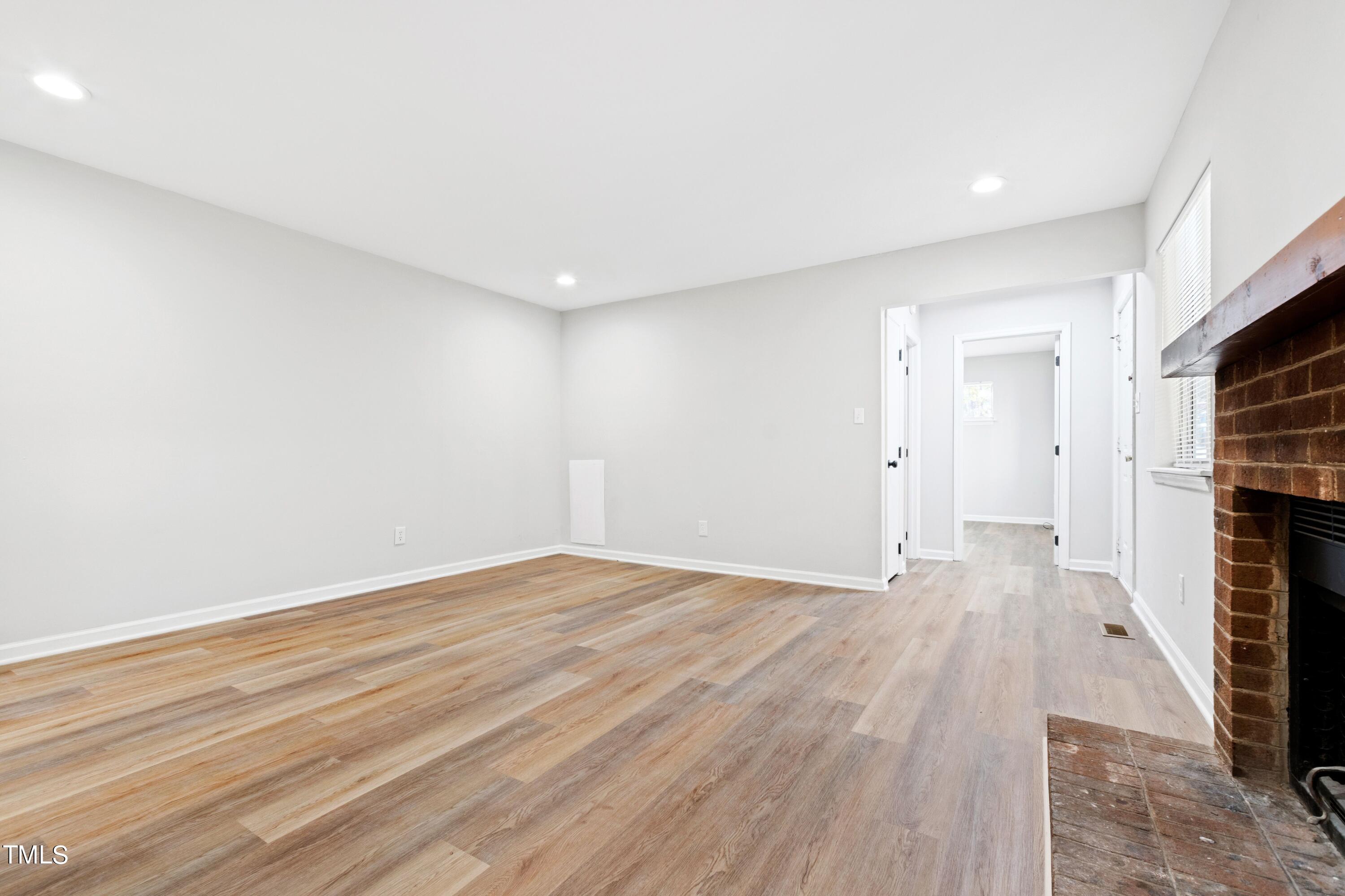 5325 Wayne Street Raleigh, NC 27606 - Photo 6 of 49 Unit A LivingRm 04
