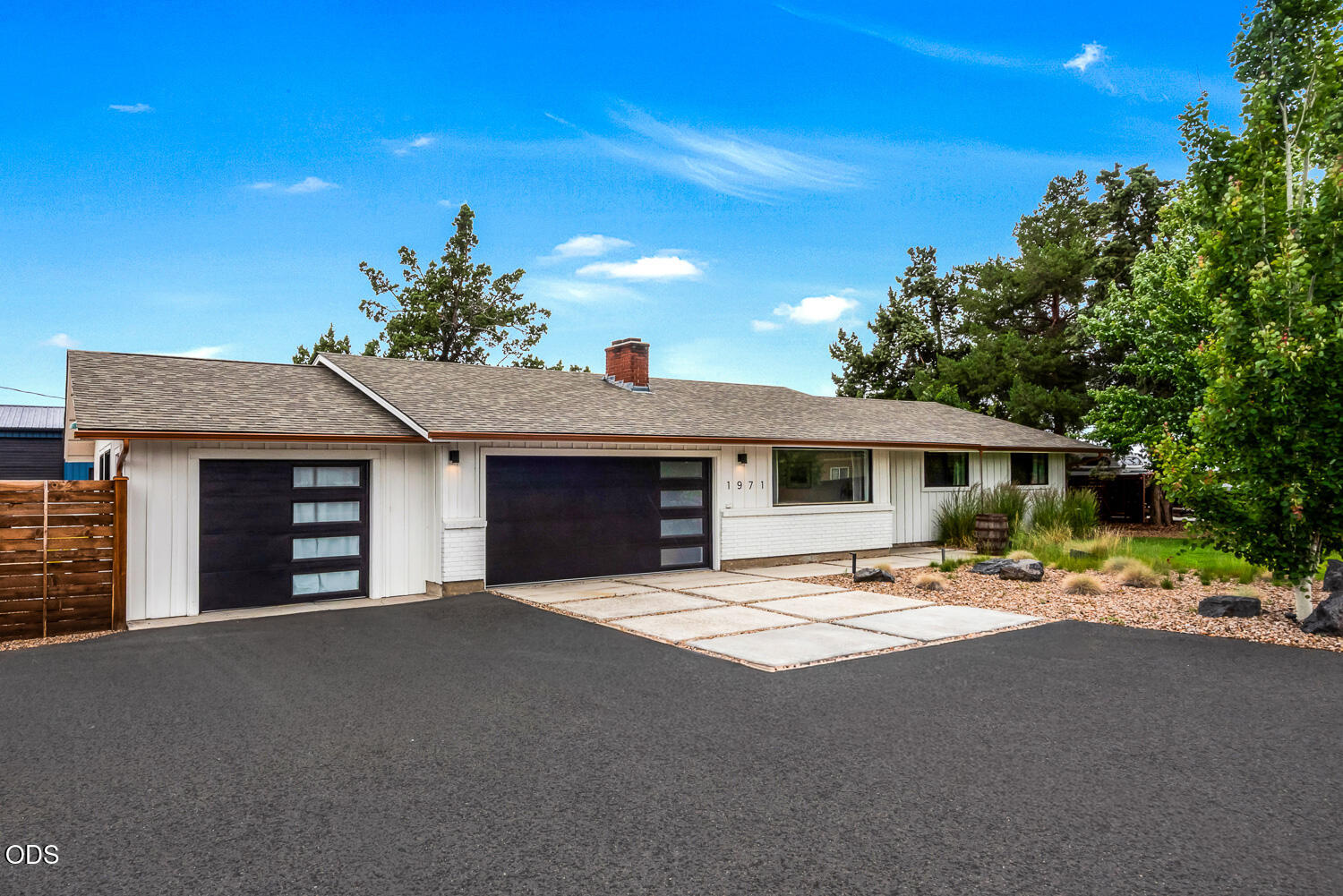 1971 Southwest 23rd Street Redmond, OR 97756 - Photo 3 of 47