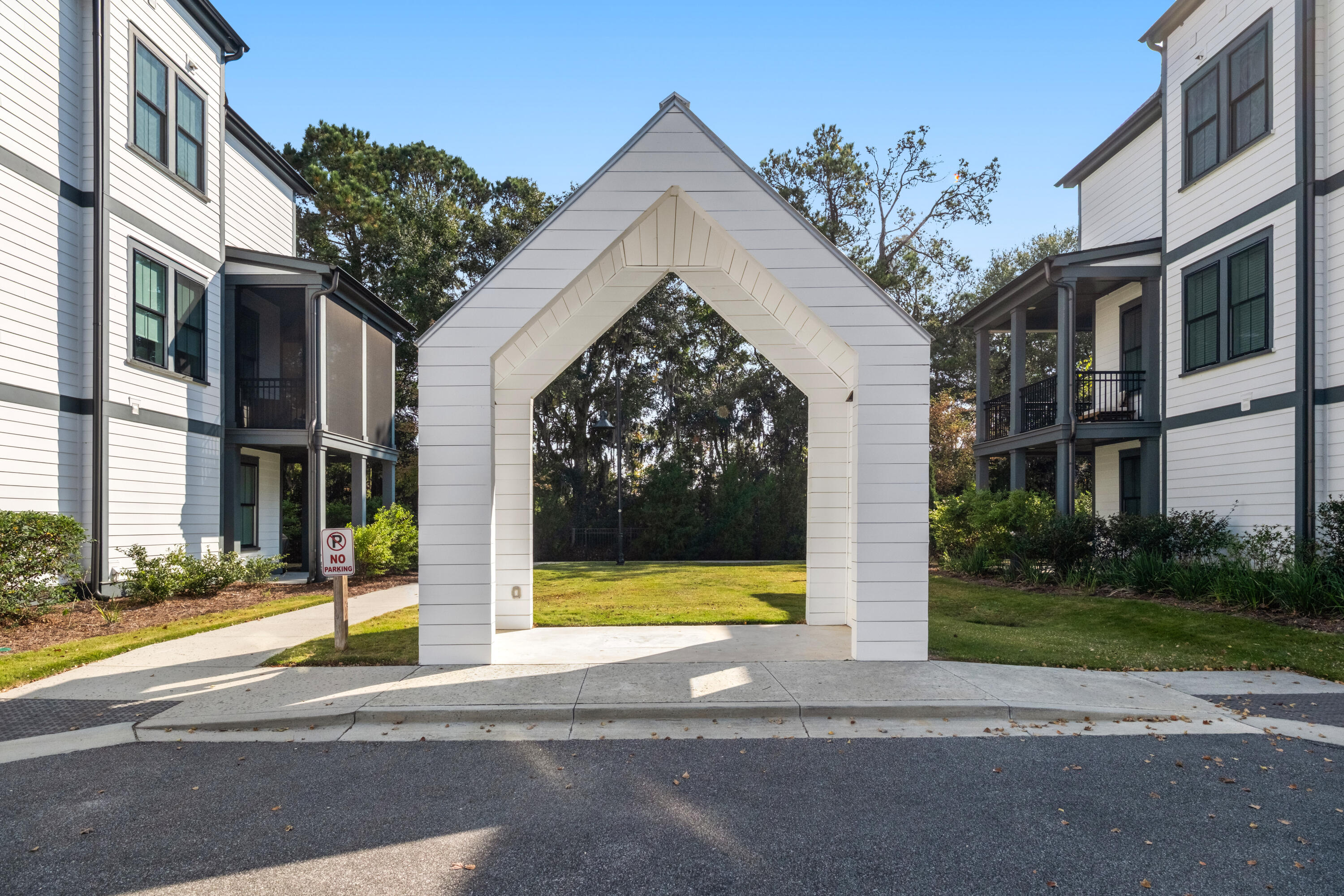 1616 Florentia St Mount Mount Pleasant, SC 29464 - Photo 2 of 38 1616 Florentia St_Eterna_Media-41