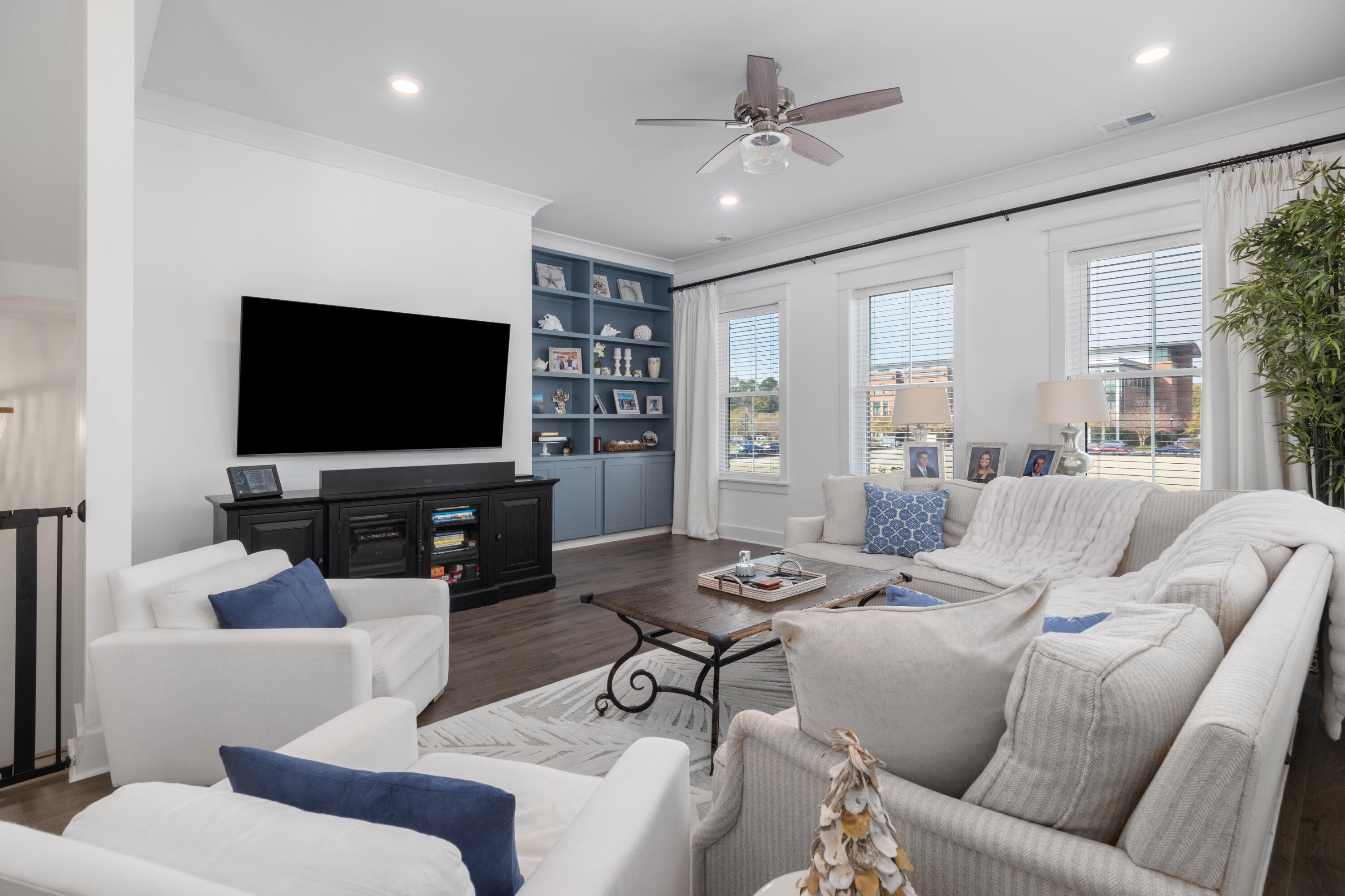 1616 Florentia St Mount Mount Pleasant, SC 29464 - Photo 9 of 38 living area with custom built ins