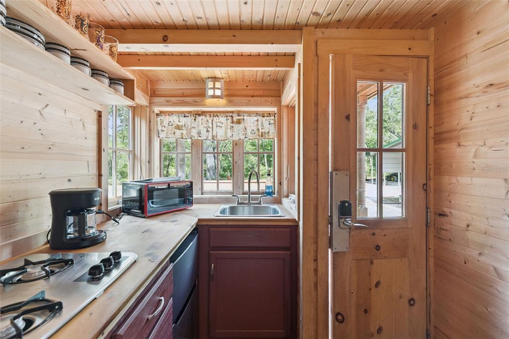 1140 Buckles Road Pierson, FL 32180 - Photo 20 of 39 a kitchen with a stove and a window