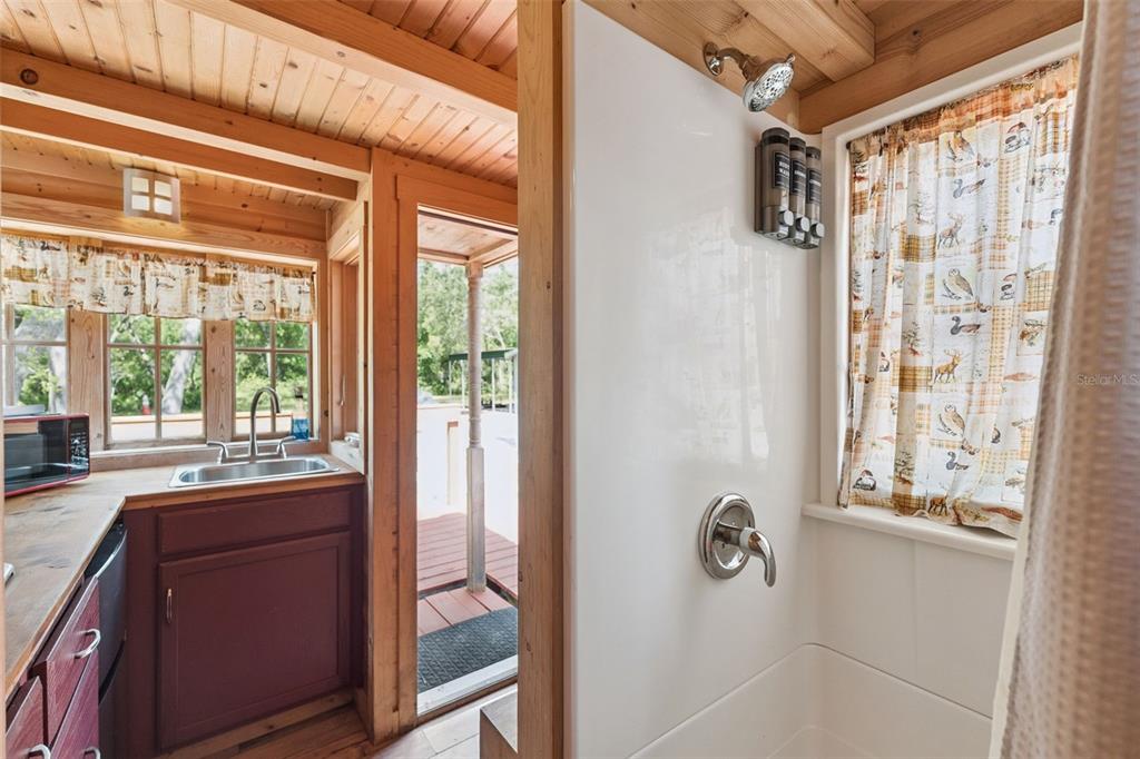 1140 Buckles Road Pierson, FL 32180 - Photo 21 of 39 a bathroom with a bathtub and shower