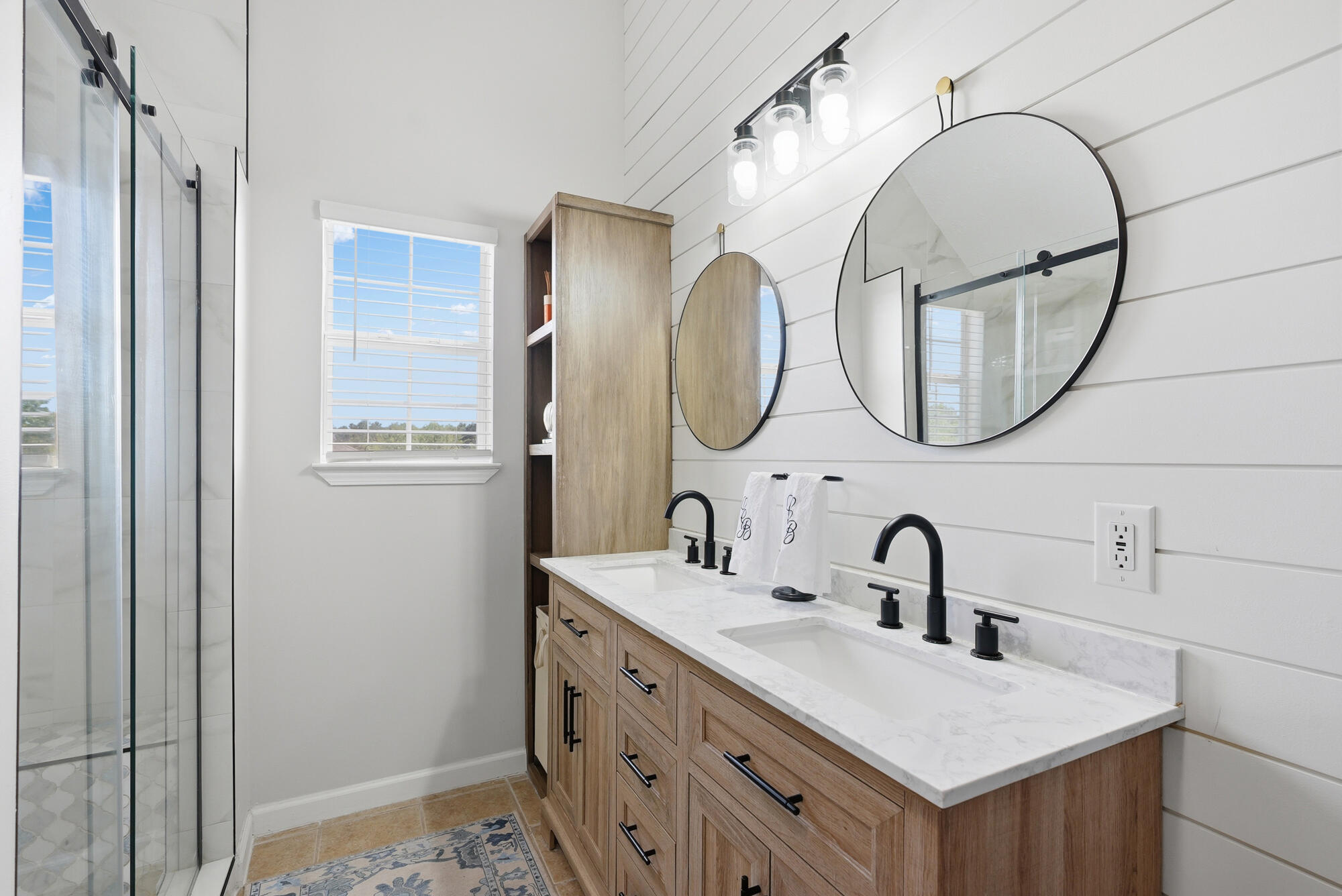 573 Tropical Way Freeport, FL 32439 - Photo 18 of 32 Master Bathroom